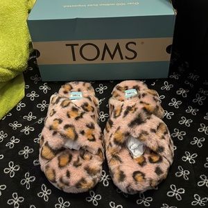 Toms pink leopard print slippers